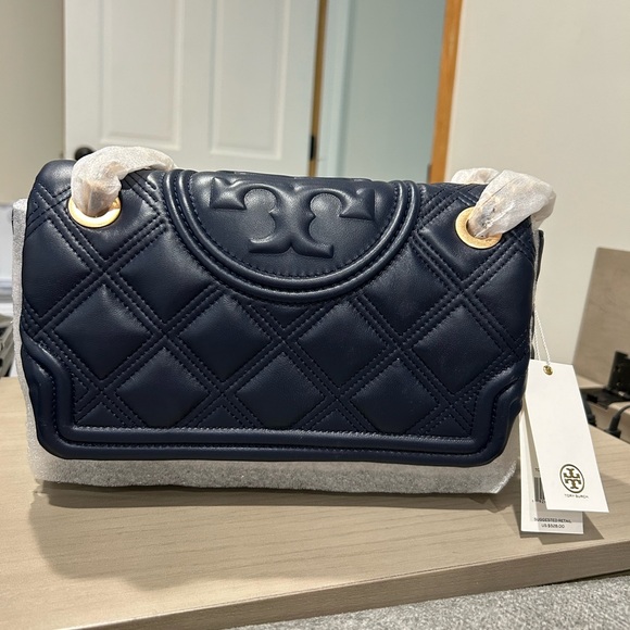 Tory Burch Handbags - Tory Burch Fleming soft convertible shoulder bag